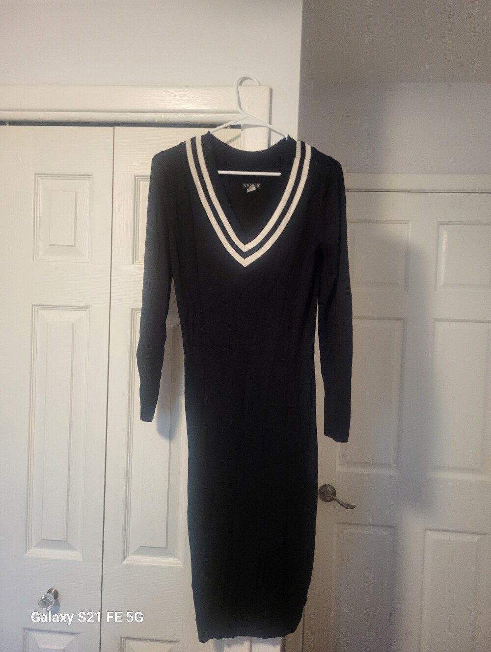 VENUS Black V-Neck Stripe Long Sleeve Knit Midi Dress